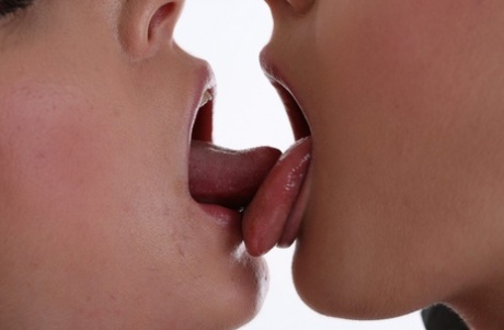 Lesbians girls Foxie & Francesca Di Caprio tongue kiss before toying wet twats 76322975
