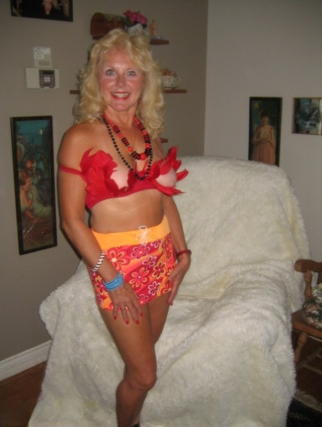 Over 30 blonde Ruth models in the nude and helps a guy jerk off too 16054978