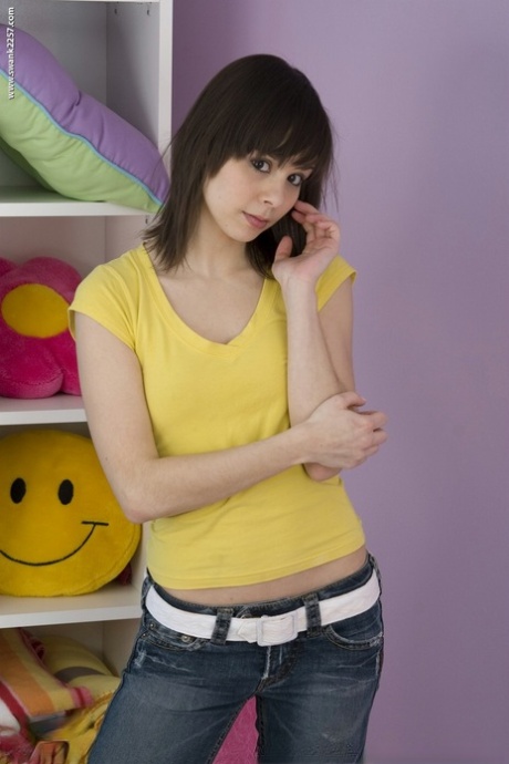 Teen amateur Ariel Rebel exposes her belly button during non nude action 66872350