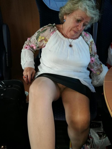 Far grandmother Caro flashes pubic hairs that escape her upskirt underwear 32718194