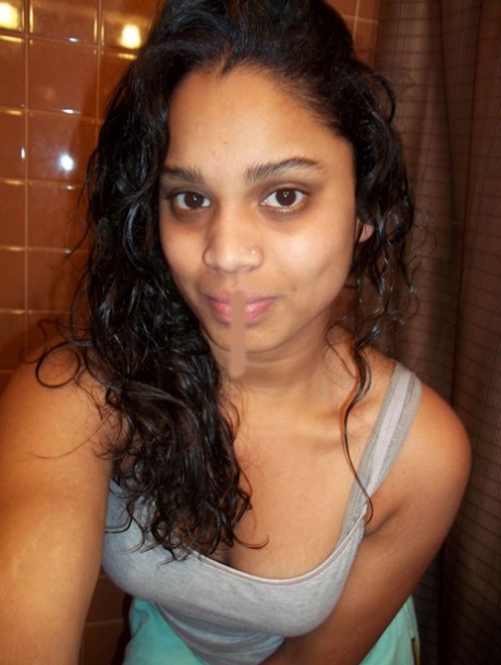 Pretty Indian girl takes bathroom selfies while getting undressed 11410156