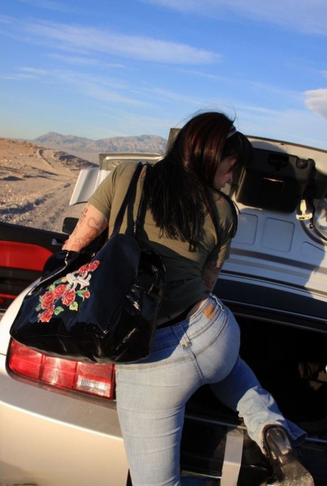 Amateur Susy Rocks escapes from the trunk of a car before taking the wheel 53347680