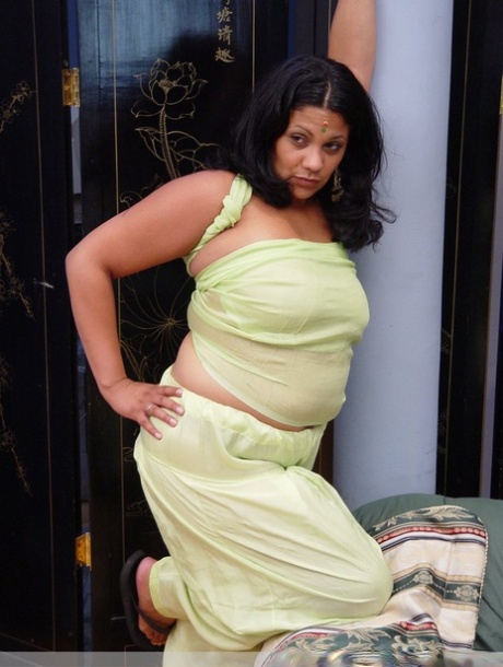 Indian plumper unveils her natural tits before showing her big butt 33737797