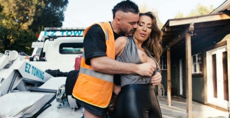 Sexy MILF Richelle Ryan has intercourse with a tow truck driver after a tow 78880020