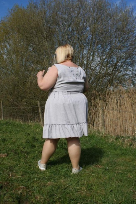 Fat UK amateur Lexie Cummings shows her big ass and pierced pussy in a field 56947674