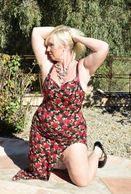 Fat blonde granny Melody looses her big butt from a long dress while outdoors 80559562