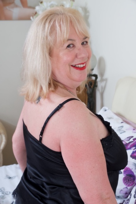 Mature UK fatty Speedy Bee doffs black negligee on a bed in back seam nylons 68742303