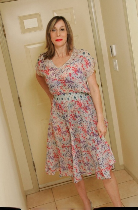 Hot mom Miss Abigail in balck panties shed dress to flaunt sexy mature body 73990446