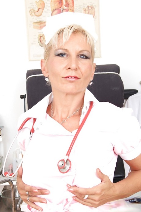 Filthy mature nurse in nylons stuffing her cunt with toys and med tools 22167306