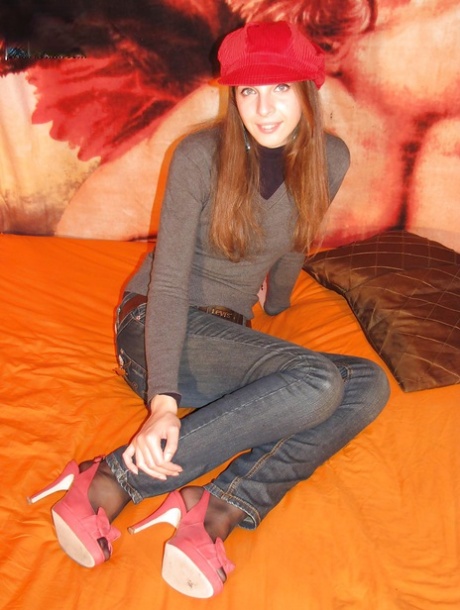 Pantyhose loving babe Eleonora is so stunning in these photos 87868919