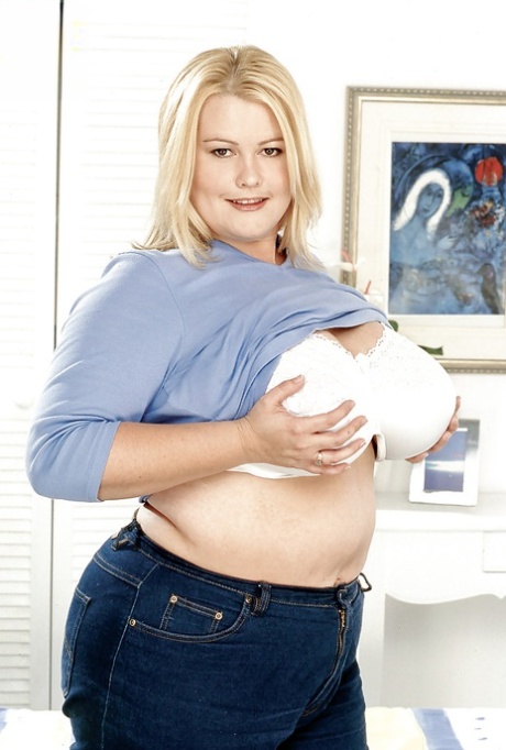 Obese blonde female Lou Lou unveiling massive saggy boobs and butt 63611921