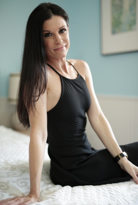 India Summer shows off her mature forms in sensual scenes of raw nudity 77975346