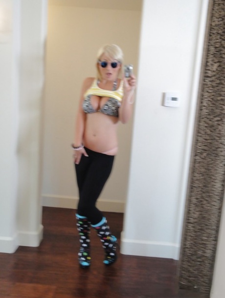 Horny blonde babe in sunglasses Lexi Swallow showing off her jugs and twat 20875407