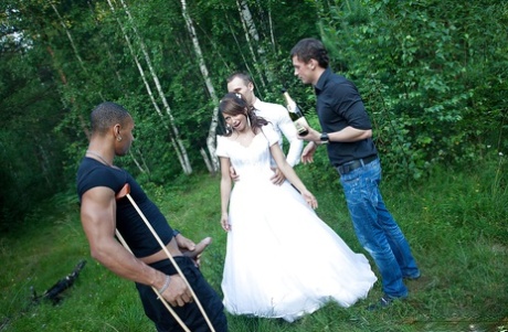Promiscuous bride enjoys a hardcore foursome with well-hung guys outdoor 70664844