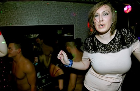 Desirable amateurs with seductive bodies enjoy a groupsex party 84079621