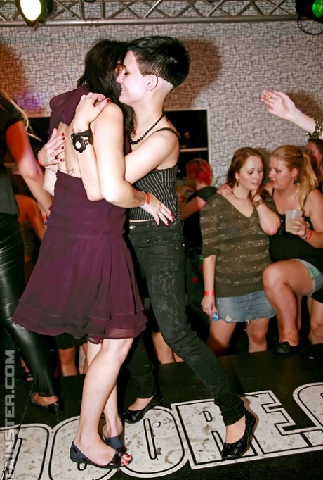 Lecherous amateurs getting naughty at the drunk groupsex party 30034912
